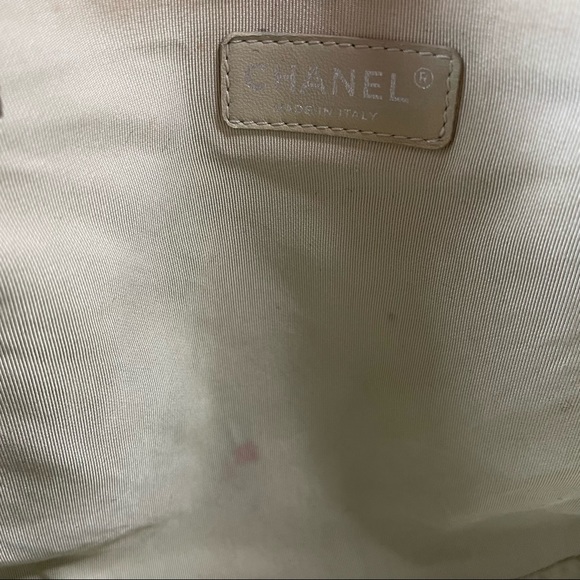 CHANEL Jumbo Washed Lambskin Quilted Maxi Chain
Around Flap Black - Picture 14 of 16